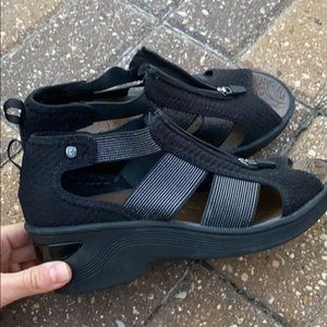 Black comfortable sandal/clogs